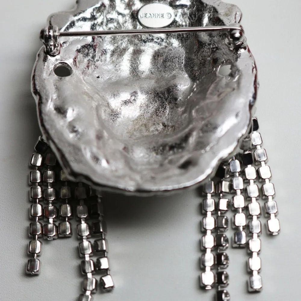 Stunning VINTAGE LIONS HEAD Brooch by 'Jeanne'